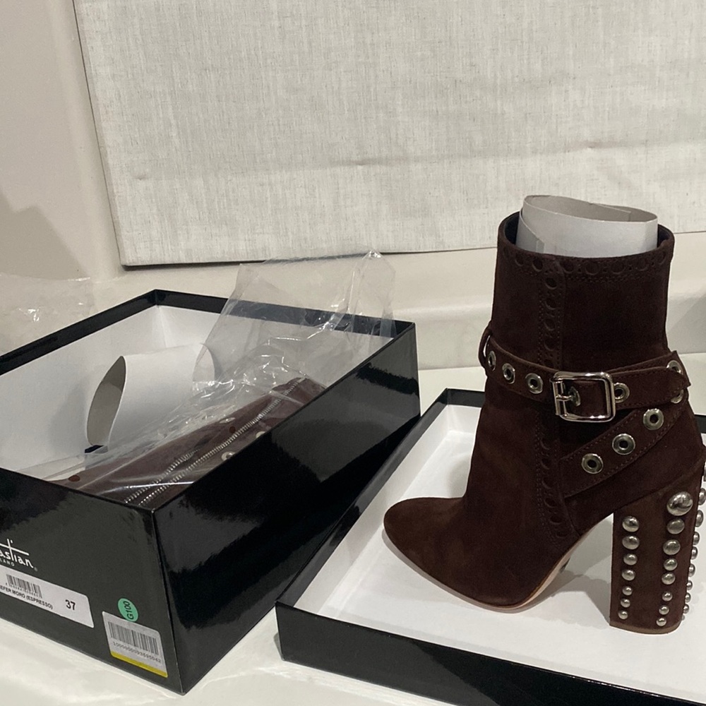 Women’s size 7 Sebastian Milano ankle boot. Only worn twice, amazing condition!